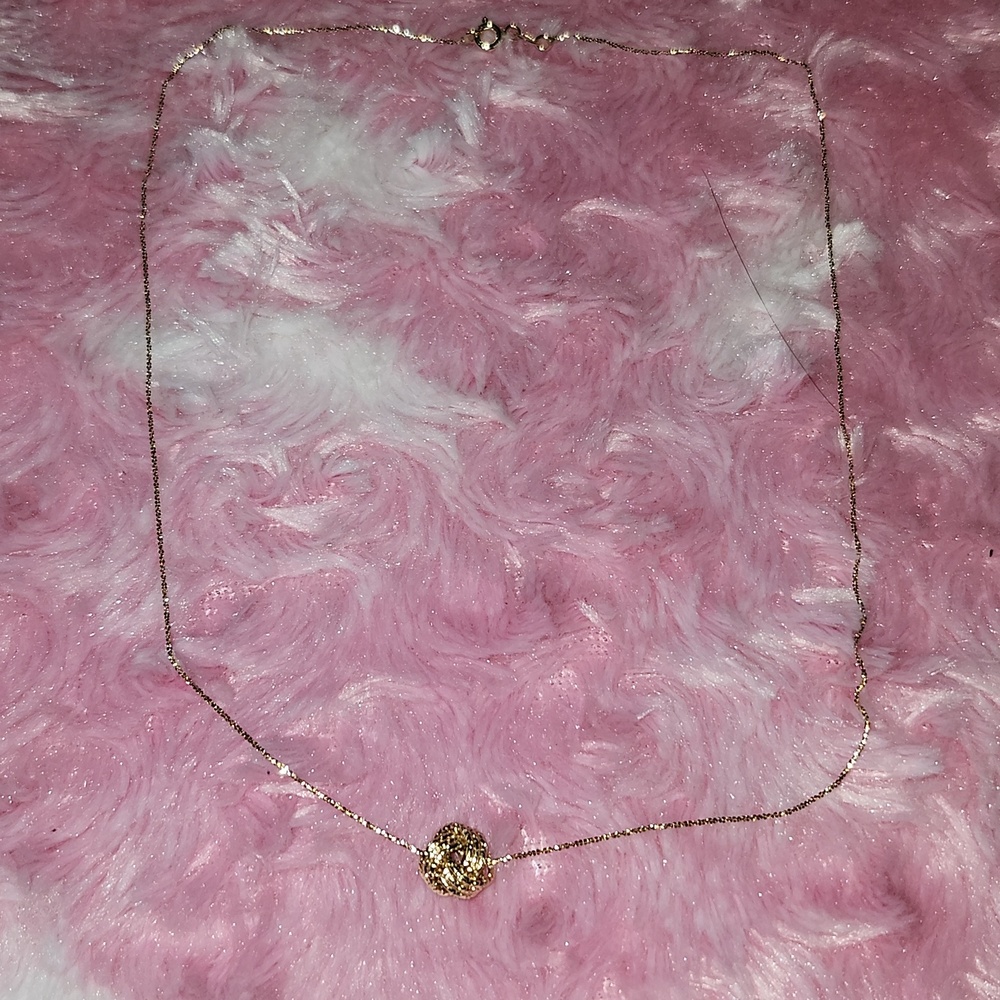 New 14k gold Textured love knot necklace